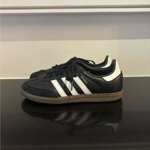 Adidas - Originals Samba OG - Black - Kids size 4.5 / Women’s size 6 !! 🖤